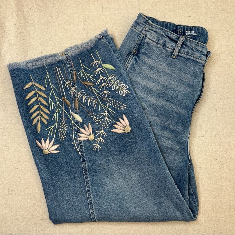 a.n.a. Women’s 12 Blue Hand-Embroidered Floral Distressed Wide Leg Crop Jeans - Picture 2 of 14